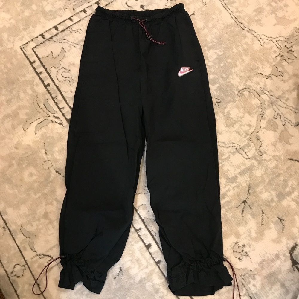 Nike Black Ankle Cropped Pants with Elastic Cuffs